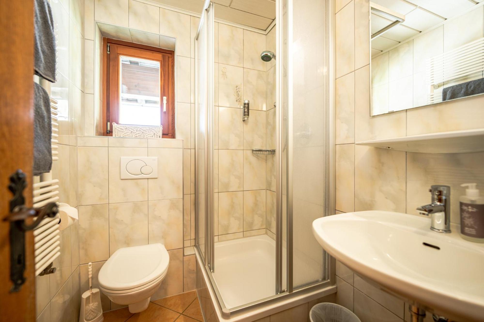 Oberlehenhof Villa Kaprun Room photo