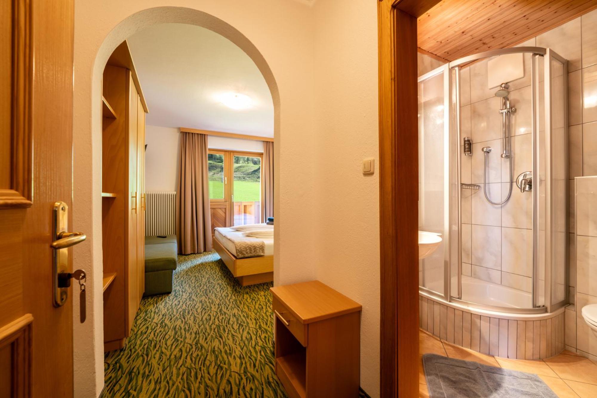 Oberlehenhof Villa Kaprun Room photo